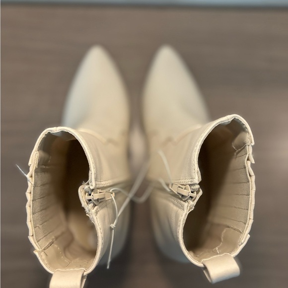 Qupid Cream Ankle cowboy Boots - Picture 2 of 6